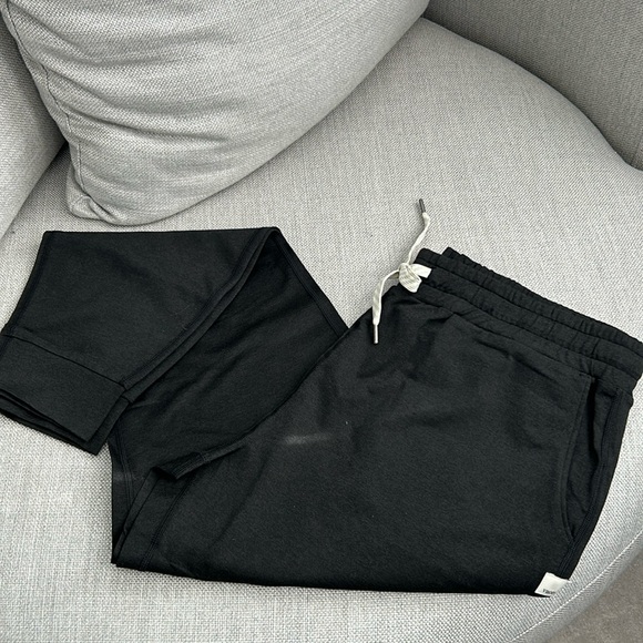 Vuori NWOT performance joggers - Picture 4 of 10